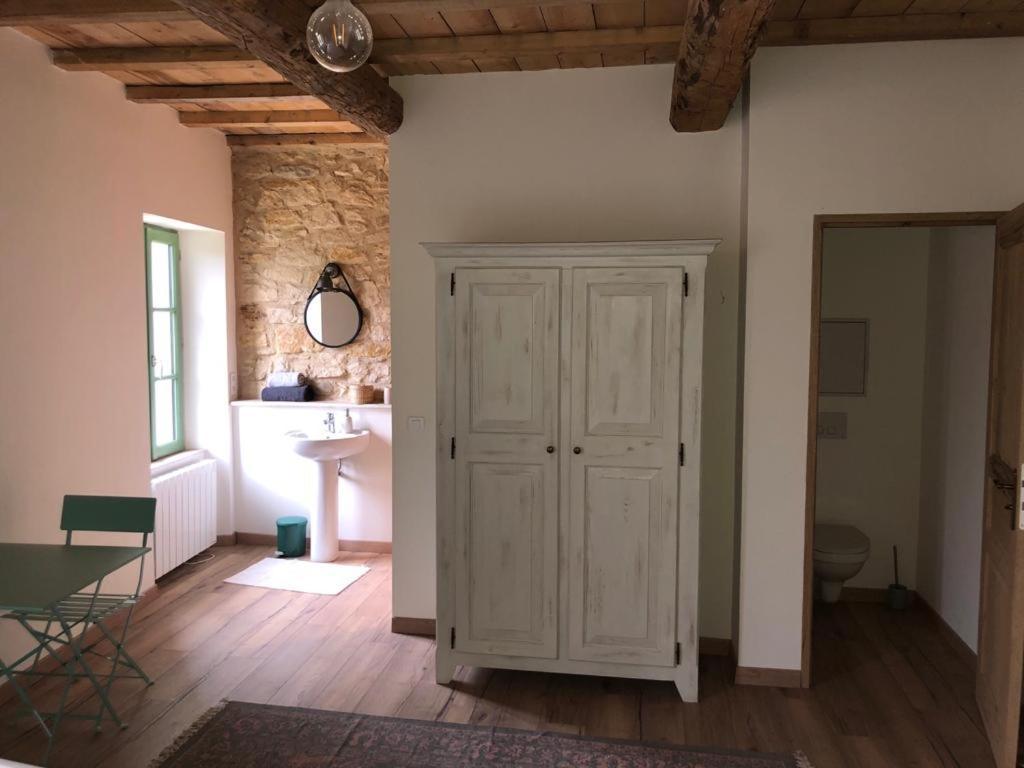 Chambre Du Tilleul - Charme, Confort Et Piscine Sigonce Exterior photo